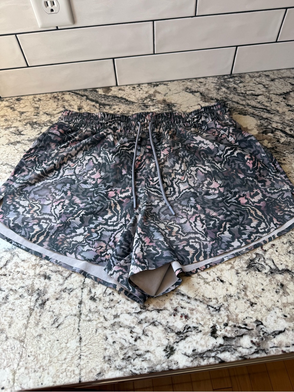 Athleta crossroads shorts women’s medium